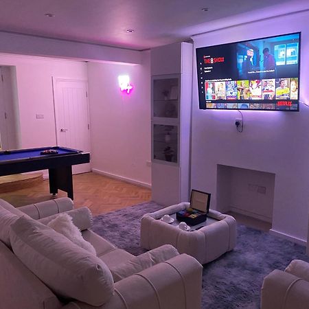 לונדון Stylish 2-Bedroom Getaway In The Heart Of Chelsea מראה חיצוני תמונה