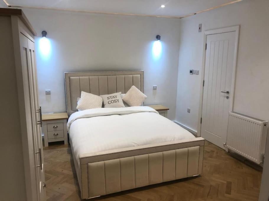 לונדון Stylish 2-Bedroom Getaway In The Heart Of Chelsea מראה חיצוני תמונה