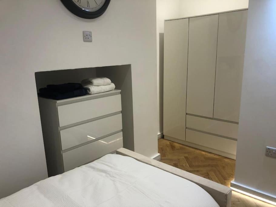 לונדון Stylish 2-Bedroom Getaway In The Heart Of Chelsea מראה חיצוני תמונה