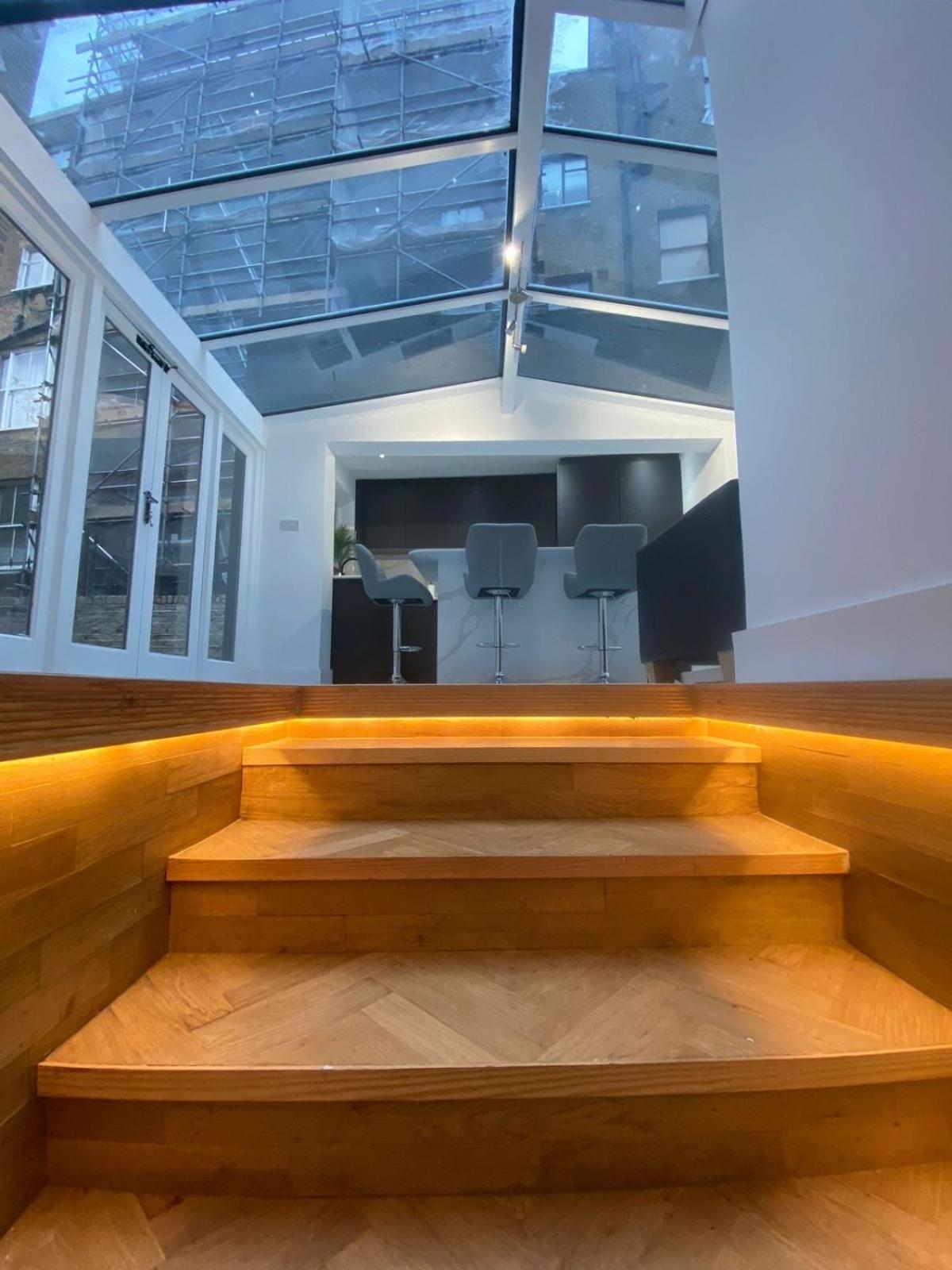 לונדון Stylish 2-Bedroom Getaway In The Heart Of Chelsea מראה חיצוני תמונה