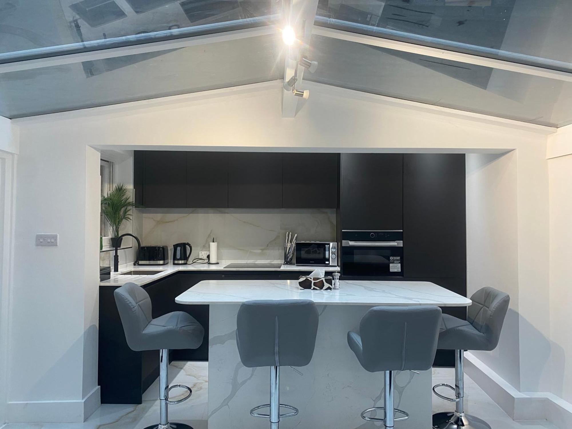 לונדון Stylish 2-Bedroom Getaway In The Heart Of Chelsea מראה חיצוני תמונה